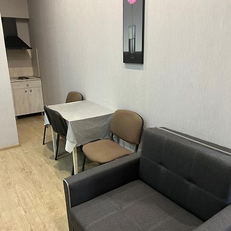 Metekhi Corner Apartments Tbilisi Zewnętrze zdjęcie